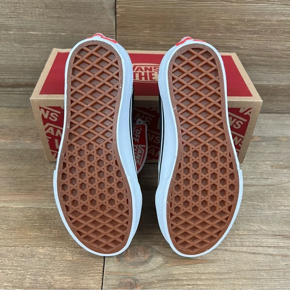 NWT Vans Old Skool V Sneakers
